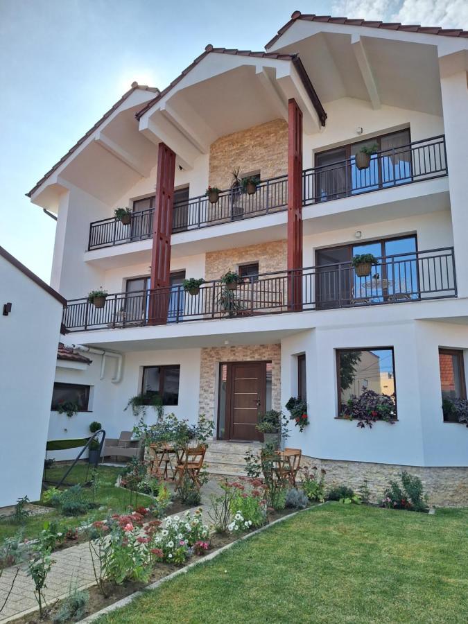Trend Bed & Breakfast Arad Exterior photo