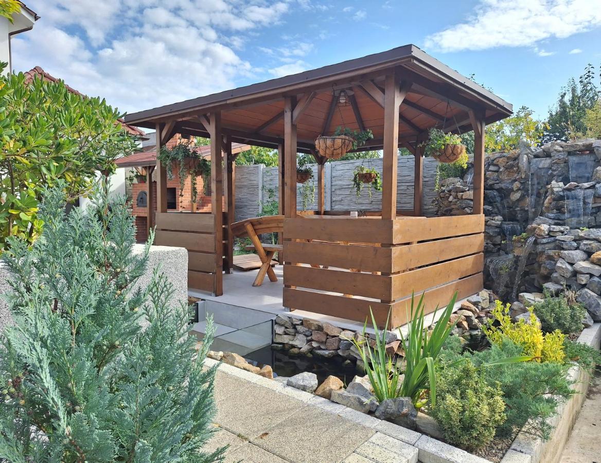 Trend Bed & Breakfast Arad Exterior photo